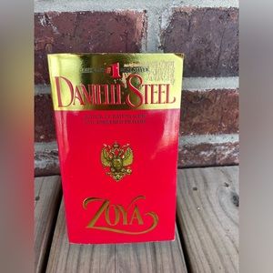 Zoya By Danielle Steel Thick Paperback Book